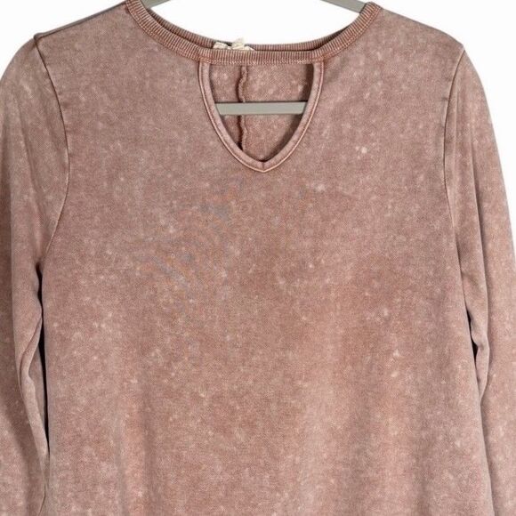 Easel Distressed Acid Wash Ruffle Top Long Sleeve Dusty Rose Pink Size Small - Picture 3 of 10